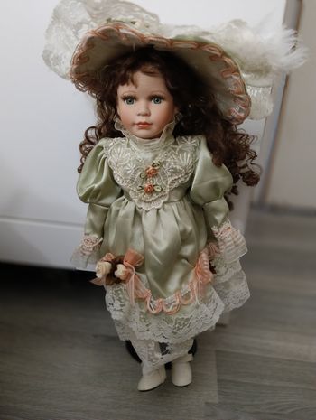 Gros lot de poupées en porcelaine 