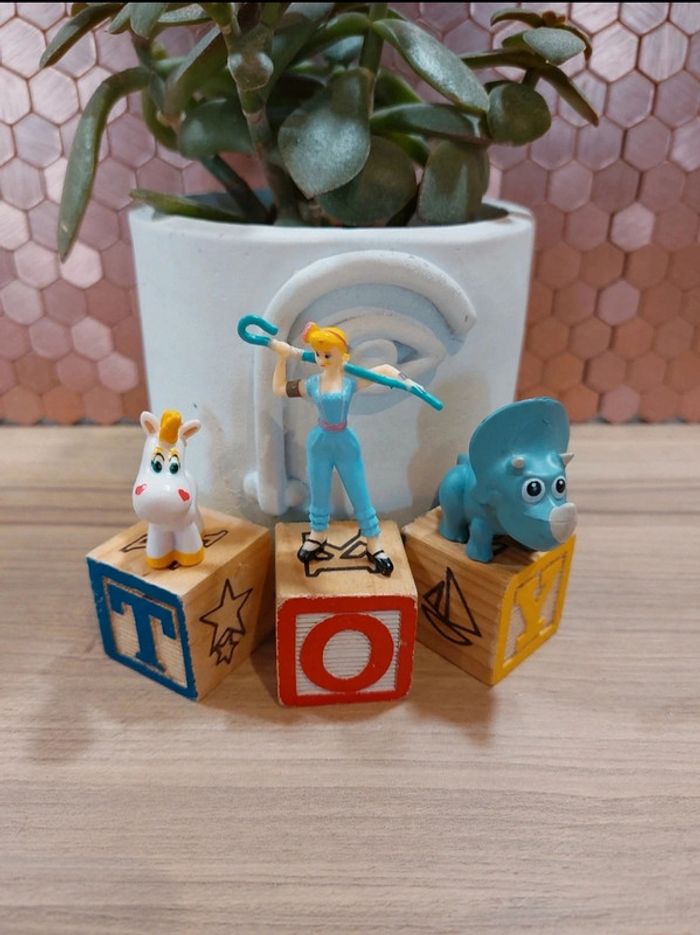 🎁 Lot 3 Figurines Toy Story – Neuf & Emballé – Bo Peep, Trixie & Bouton d’Or (Buttercup) - photo numéro 4