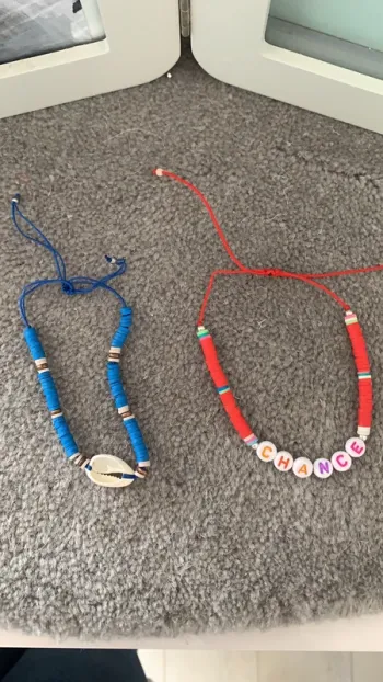 Lot de deux bracelets colorés