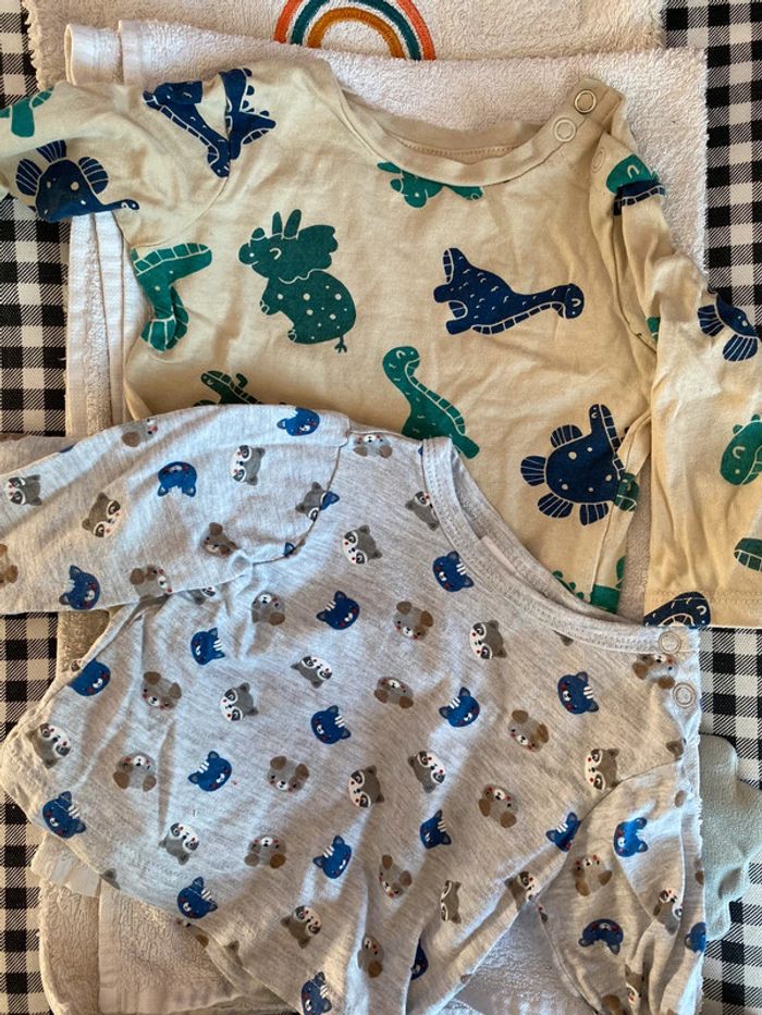 Lot tee shirt manches longues 3 mois - photo numéro 4