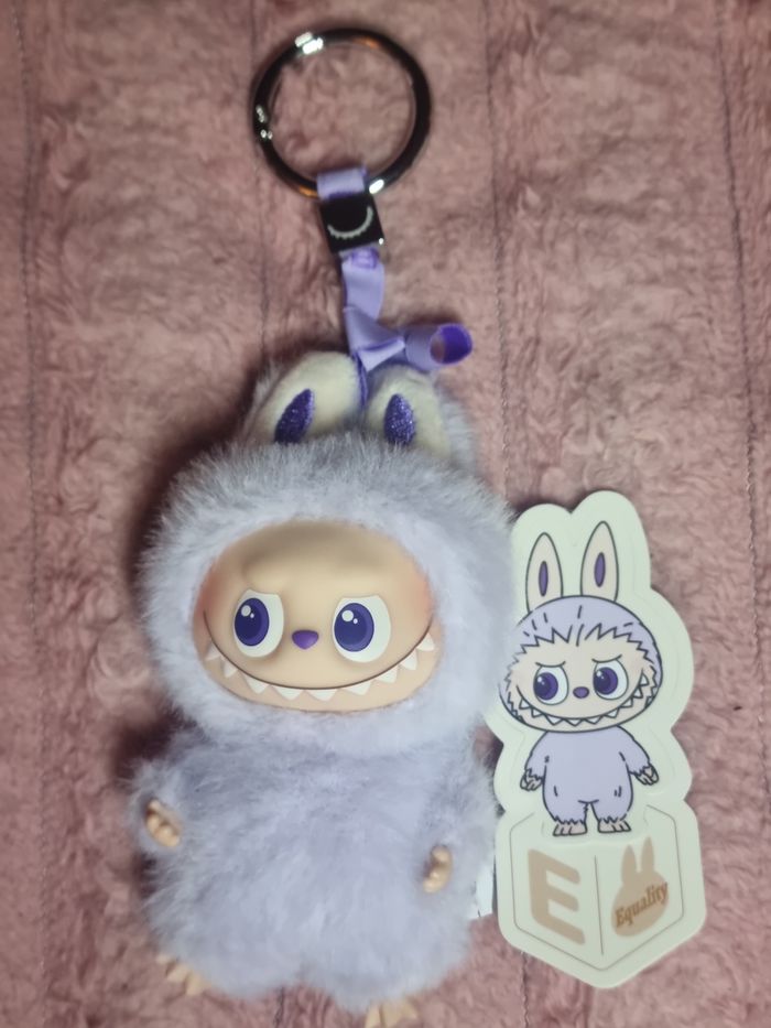 Popmart Labubu Pin For Love Letter E - photo numéro 2