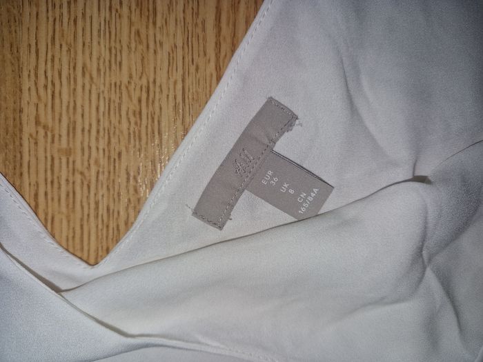 Debardeur H&M taille 36 TBE - photo numéro 2