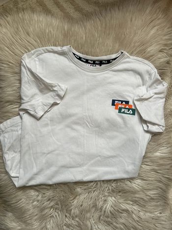 Garçon 👦🏻 Tshirt manches courtes FILA taille 13/14 ans