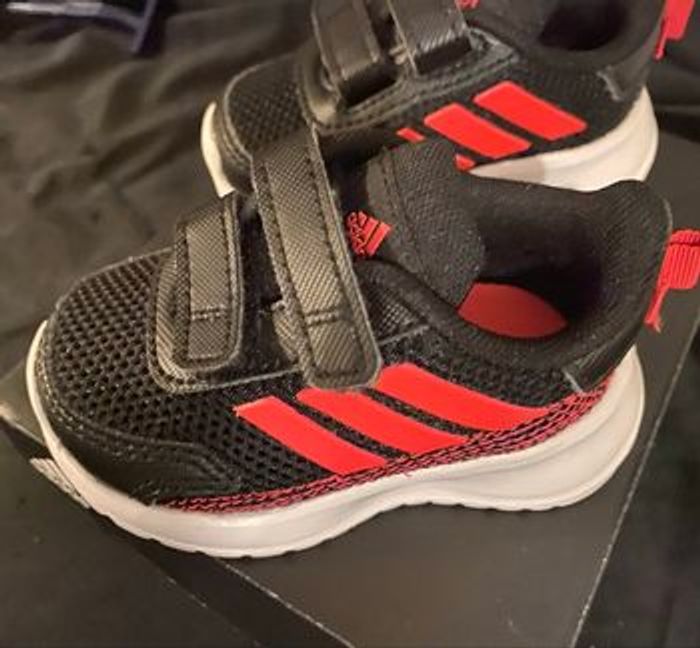 Baskets ADIDAS T.18 Neuves Tensaur Run Confort + 3 Chaussettes - photo numéro 3