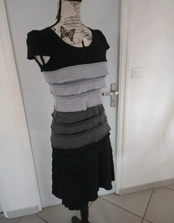 Robe à volants dégradé gris/noir – Cache Cache T36