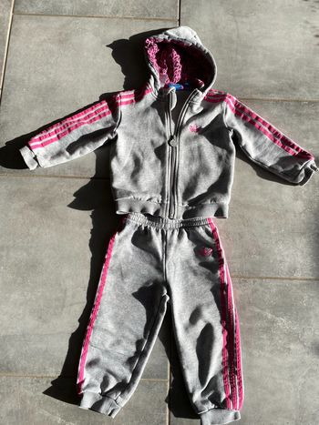 Jogging adidas avec capuche 18/24 mois