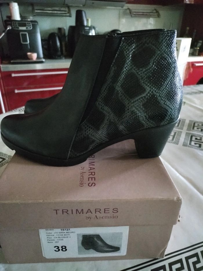 Bottines noires Trimares en cuir neuves  jamais portées dans leurs boîte d origine pointure 38