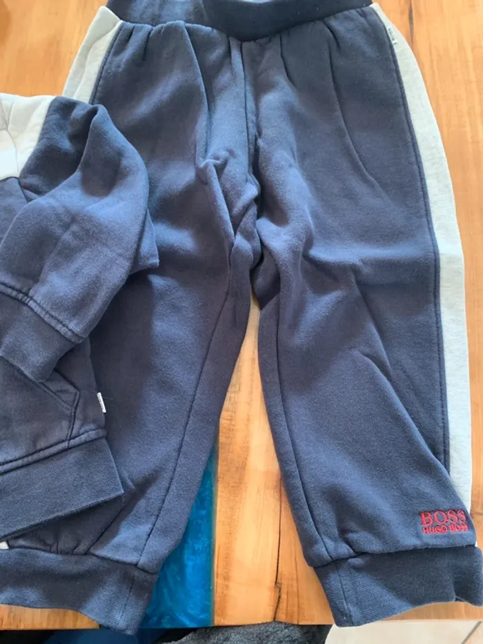 Survêtement Hugo Boss taille 3 ans - photo numéro 4