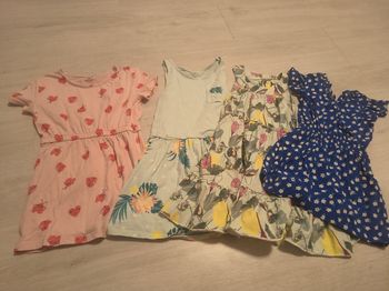 4 très jolies robes pour filles