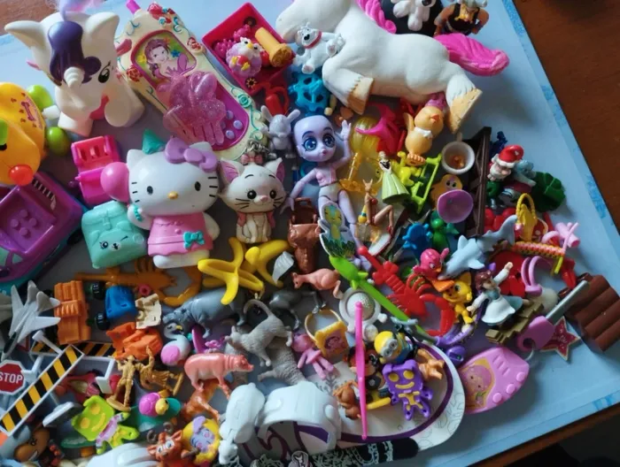 Lot de petits jouets - photo numéro 3