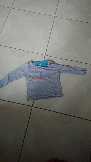 T-shirt manches longues blanc et rayures grises