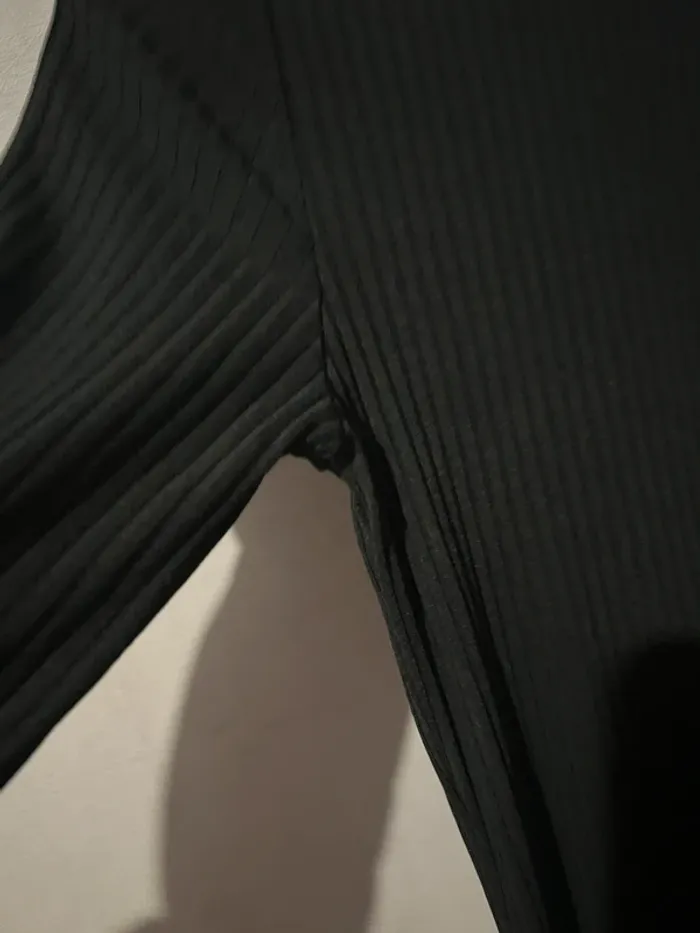 Jolie robe noire côtelé - photo numéro 3
