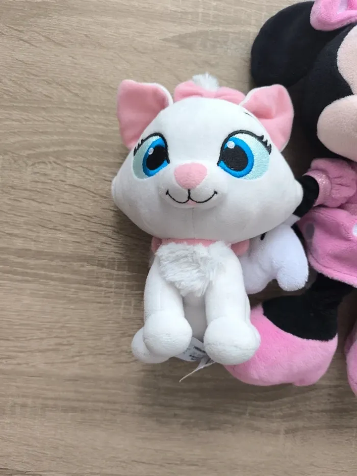 Lot de trois peluches Disney Marie lady et Minnie - photo numéro 2