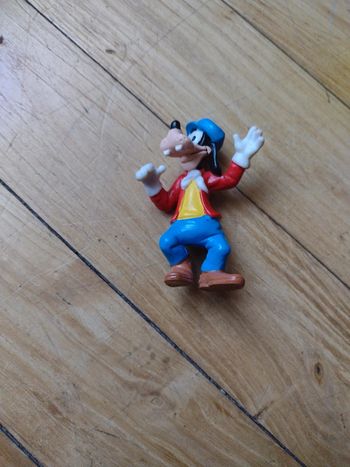 Figurine dingo conducteur de train