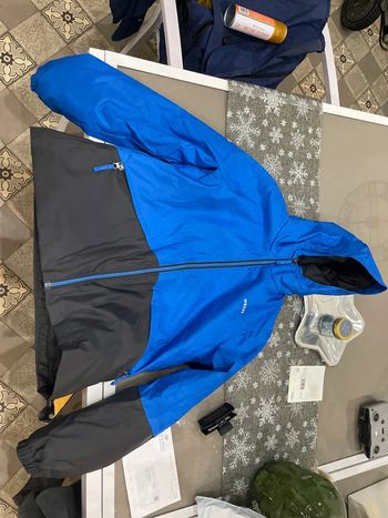 Manteaux de ski noir et bleu