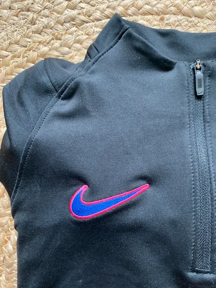 Veste Officielle 1/4 Zip Nike FC Barcelone 2022/2023 – Taille M Enfant - photo numéro 3