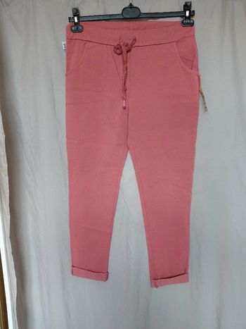 Très beau pantalon femme T U couleur rose poudré 
