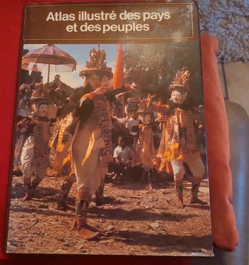 Atlas illustrée des pays et des peuples