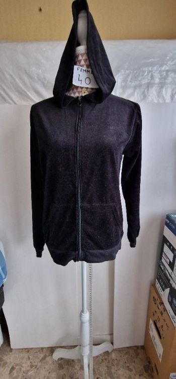 Gilet, noir,en velours, en très bon état, en polyester, longueur 60cm, largeur d'épaule 43cm