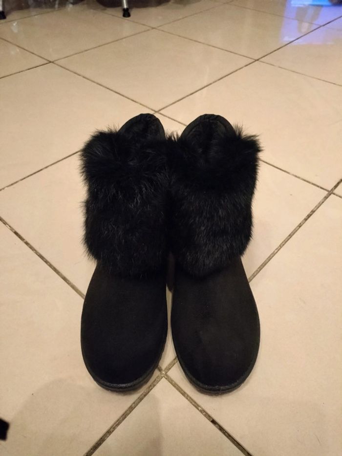 Bottines noires en fausse fourrure neuves jamais porté pointure 38 - photo numéro 3