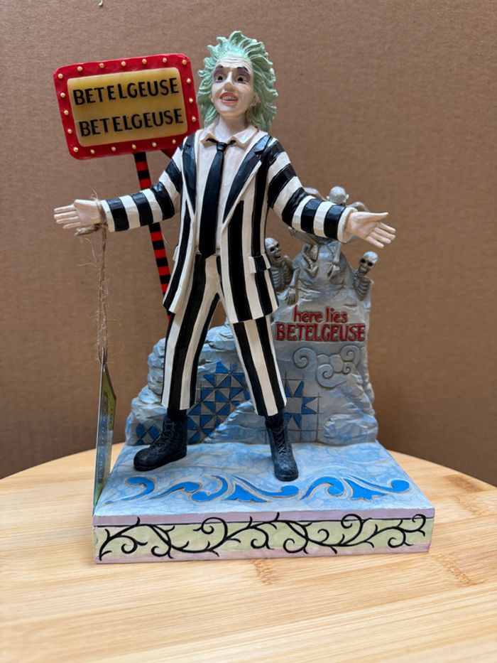 Figurine Lumineuse Beetlejuice sur sa Tombe – Jim Shore Officielle