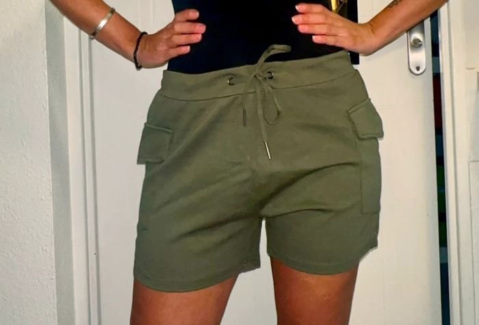 Short Kaki – Taille 40/44 - Neuf - photo numéro 3