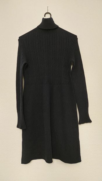 Très belle robe col roulé en laine bleu foncé