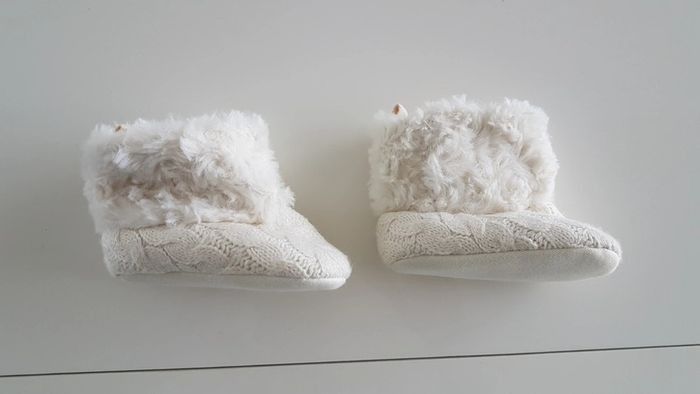 chaussures en fourrure bébé neuves - photo numéro 2