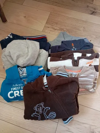 Lot vestes taille 12 mois