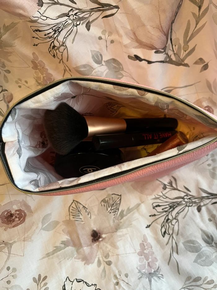 Trousse de toilette neuve - photo numéro 3