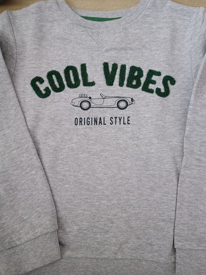 Lot de 3 sweats garçon 8 ans TBE