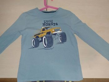 T-shirt à manches longue 10 ans neufs sans étiquette