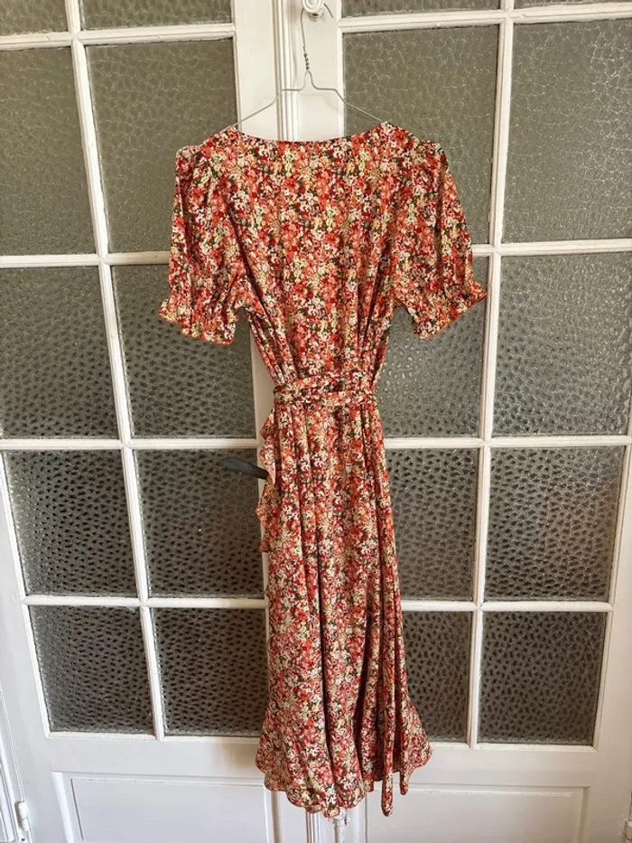 Robe de grossesse fleurie mi-longue - photo numéro 3