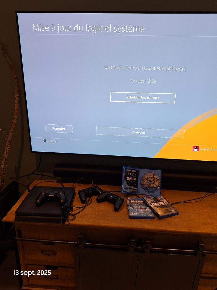 Ps4 avec jeux et manettes - photo numéro 4