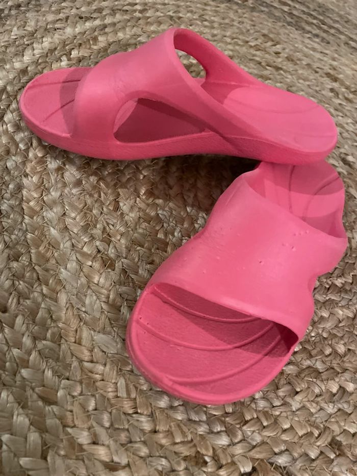 Paire de claquettes fille - photo numéro 2