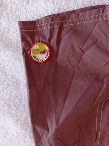 Short pour garçon en tissu marron clair très agréable pour l'été taille 12 mois 74 cm 2 poches derrière une poche devant avec petit écusson devant sucre d'orge marque sucre d'orge voir photos