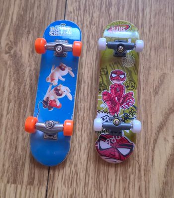 Lots 2 Jouet Mini Skateboard Spider-man et Lapin