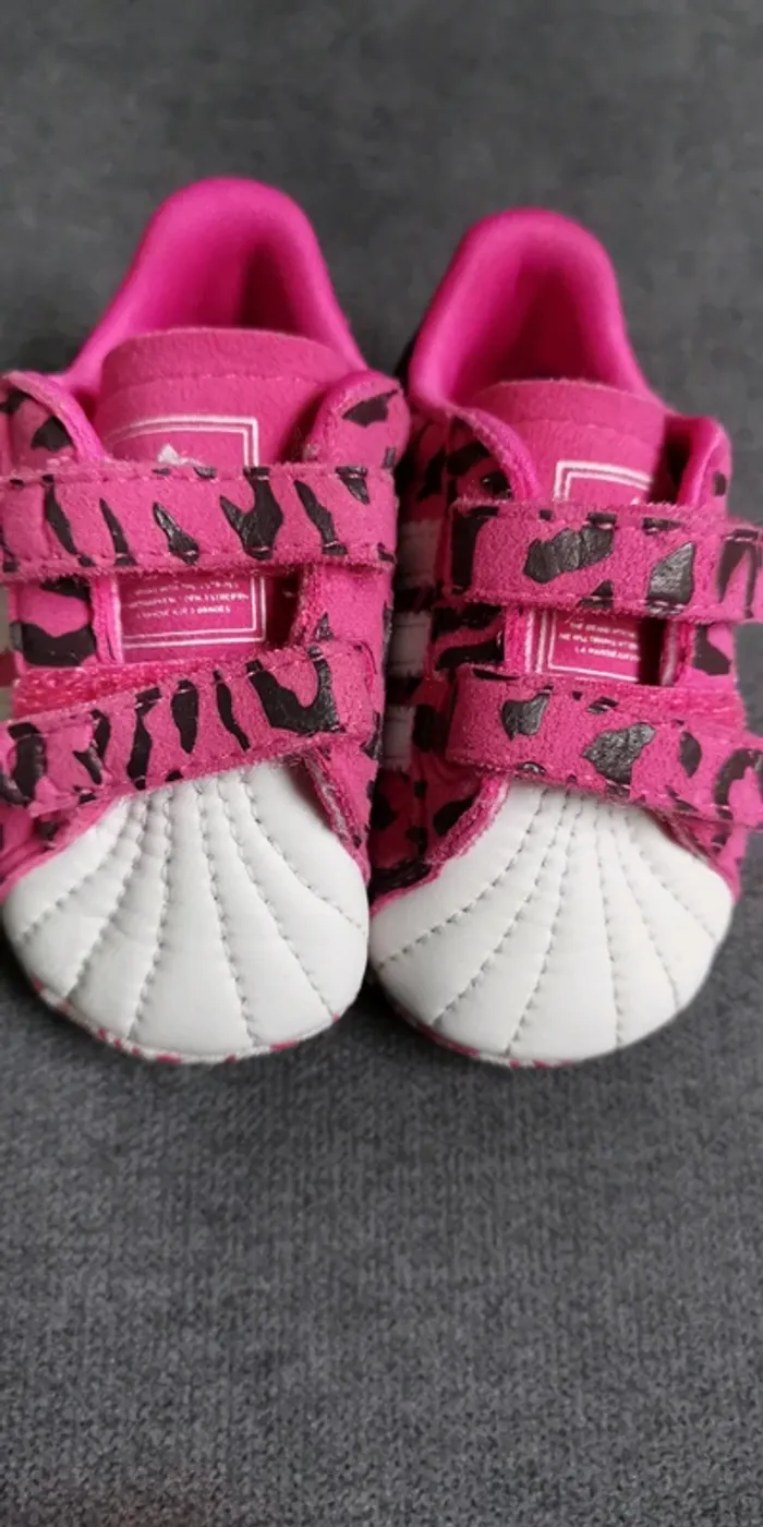 Baskets Adidas taille 17