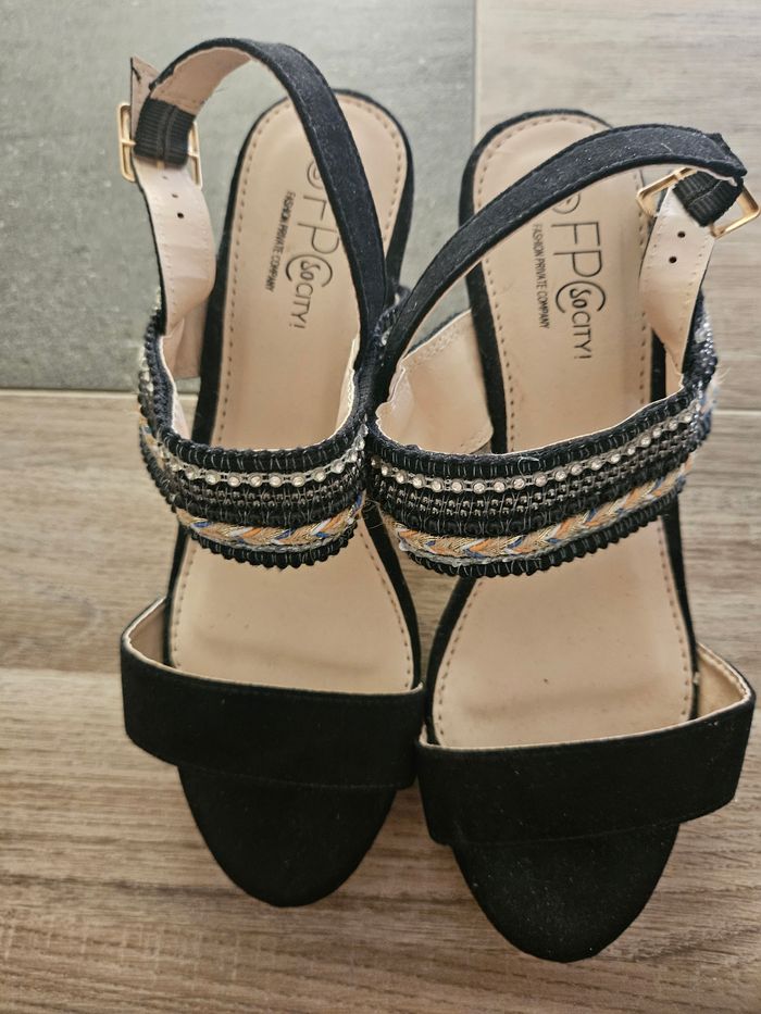 Chaussures T 40. - photo numéro 2