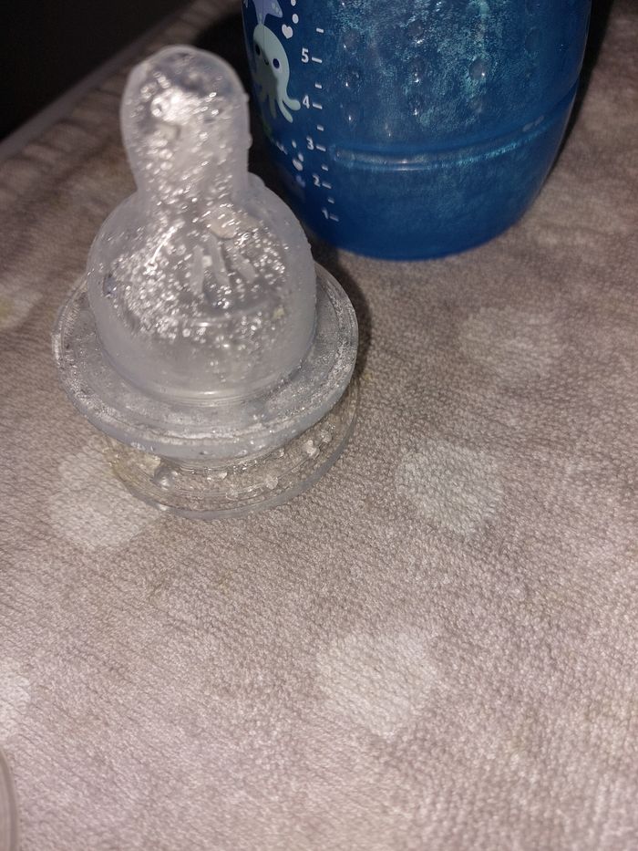 Biberon et tetine - photo numéro 5