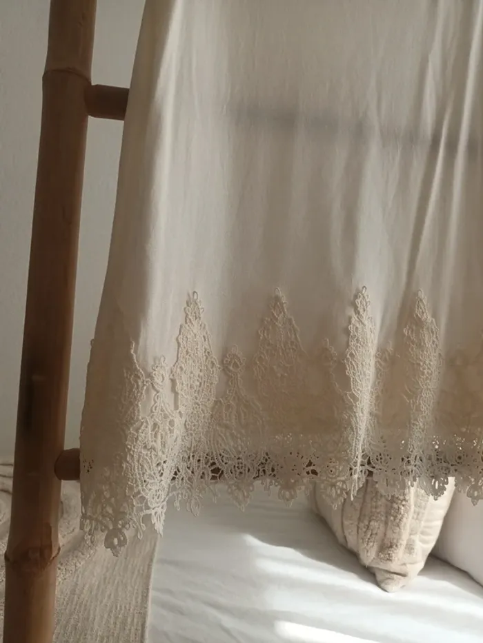 Haut avec dentelle crème taille L - photo numéro 4