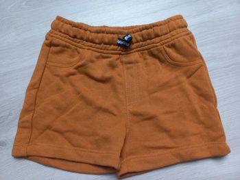 Short neuf 18 mois moutarde marron Pat et Ripaton