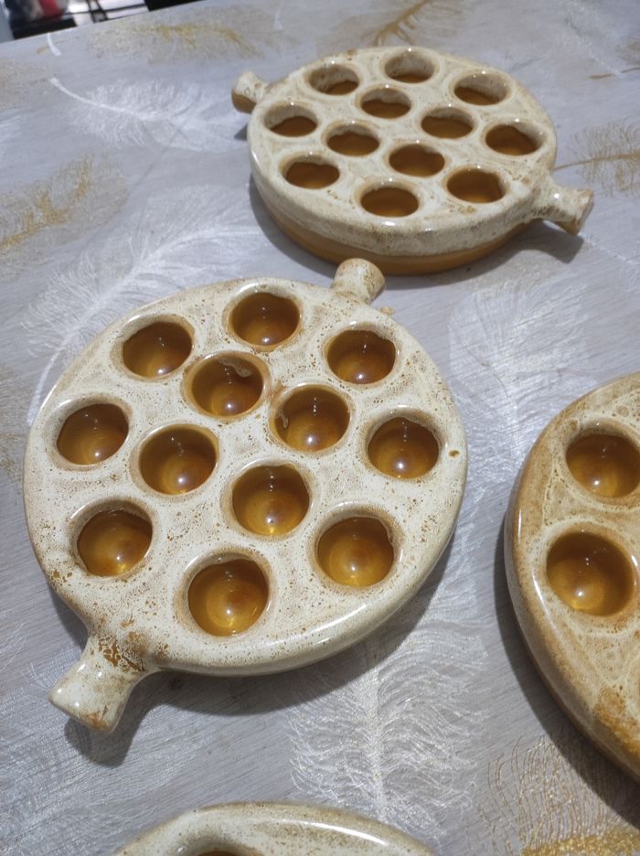 Lot de cinq cassolette assiettes poêlons a escargots en céramique - photo numéro 5