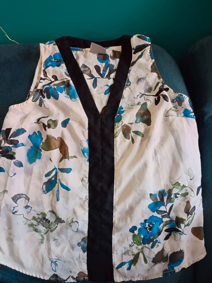 Top fleuri blanc bleu Véro moda M