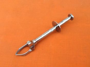 Années 1960   Pince " crabe " à glace / sucre   Inox   Bouton poussoir / 3 griffes