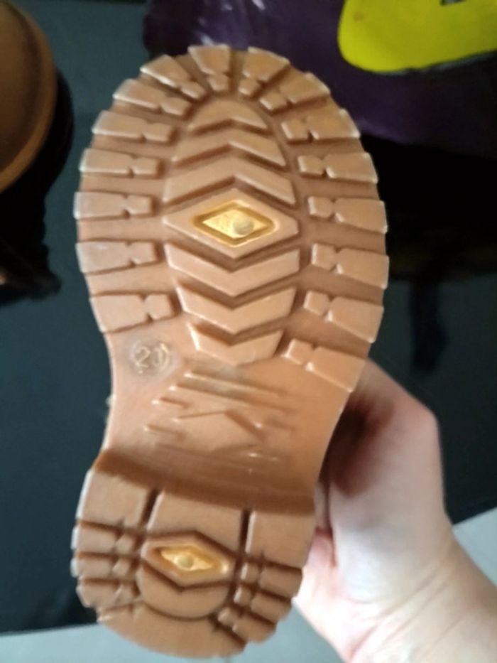 Chaussures taille 20 - photo numéro 3