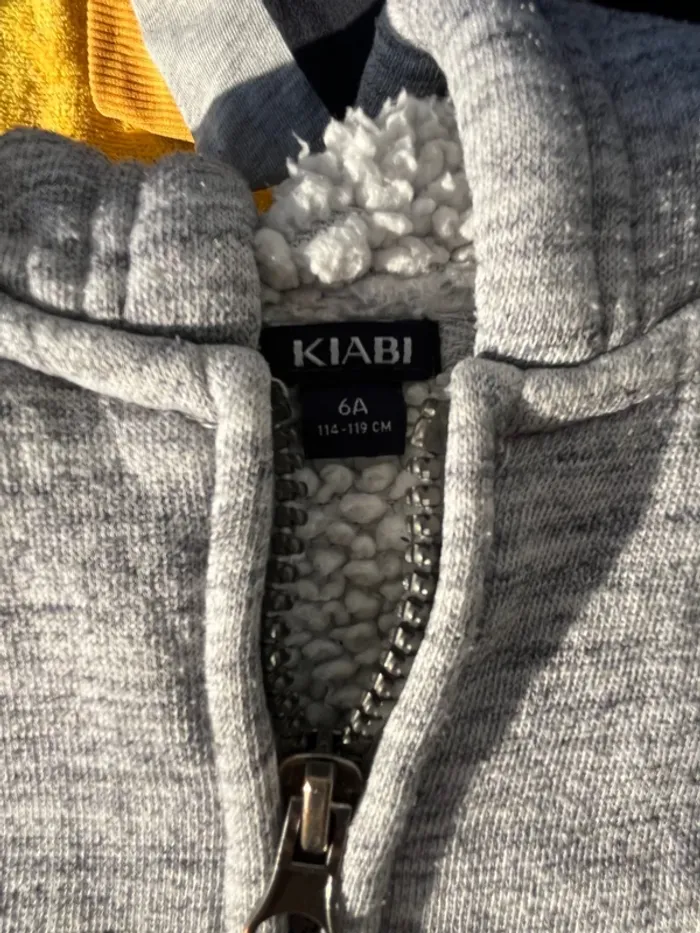 Gilet zippé gris chiné Kiabi taille 6 ans - photo numéro 3