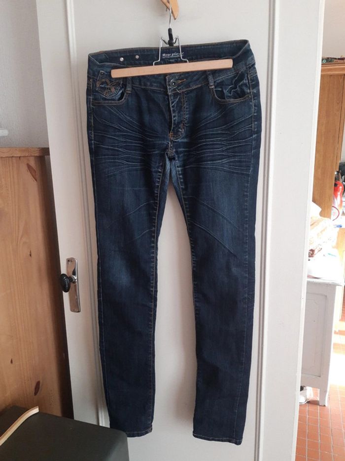 Jeans rose player