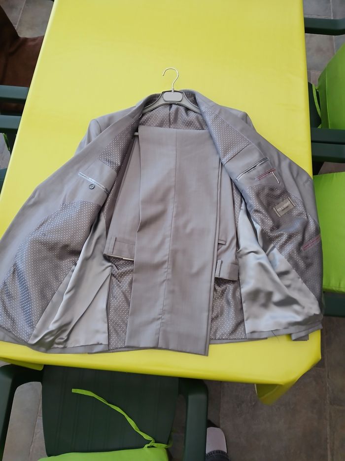 Costume classique couleur gris, état neuf. - photo numéro 3