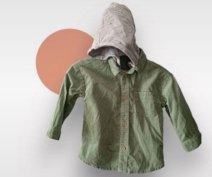 Chemise H&M verte avec capuche – 18mois